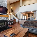 Updated 2 Bedroom Plus Loft 3 Bathroom Snowcreek Phase V #860 Sleeps 6