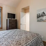 Updated 2 Bedroom Plus Loft 3 Bathroom Snowcreek Phase V #860 Sleeps 6