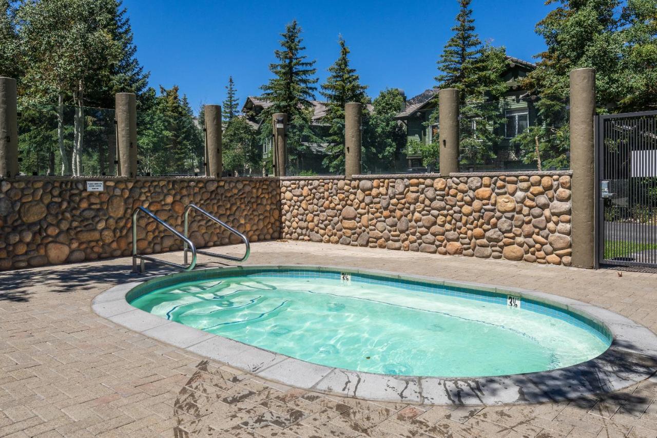 Casa de férias Updated 2 Bedroom Loft 3 Bathroom Snowcreek Phase V #860 Sleeps 6