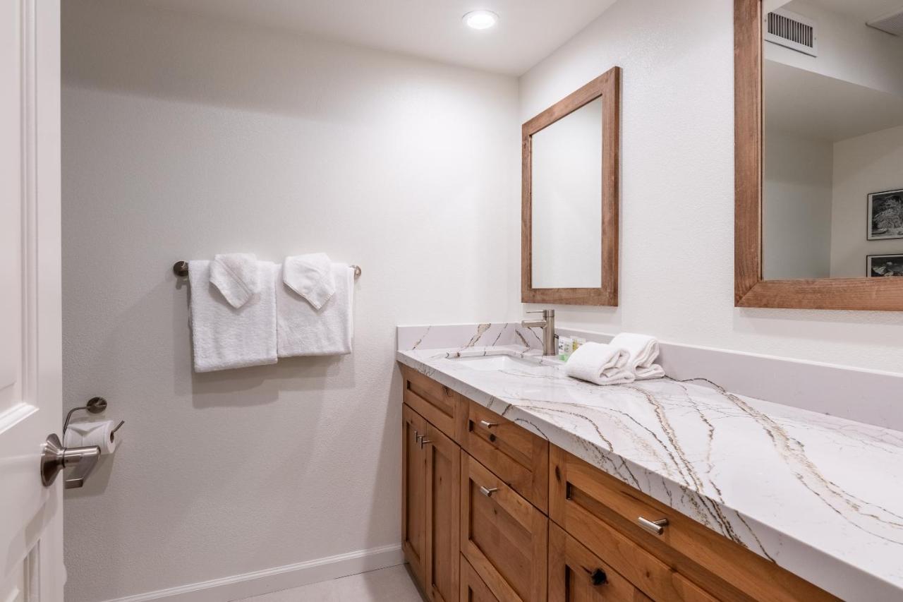 Updated 2 Bedroom Loft 3 Bathroom Snowcreek Phase V #860 Sleeps 6 * Mammoth Lakes
