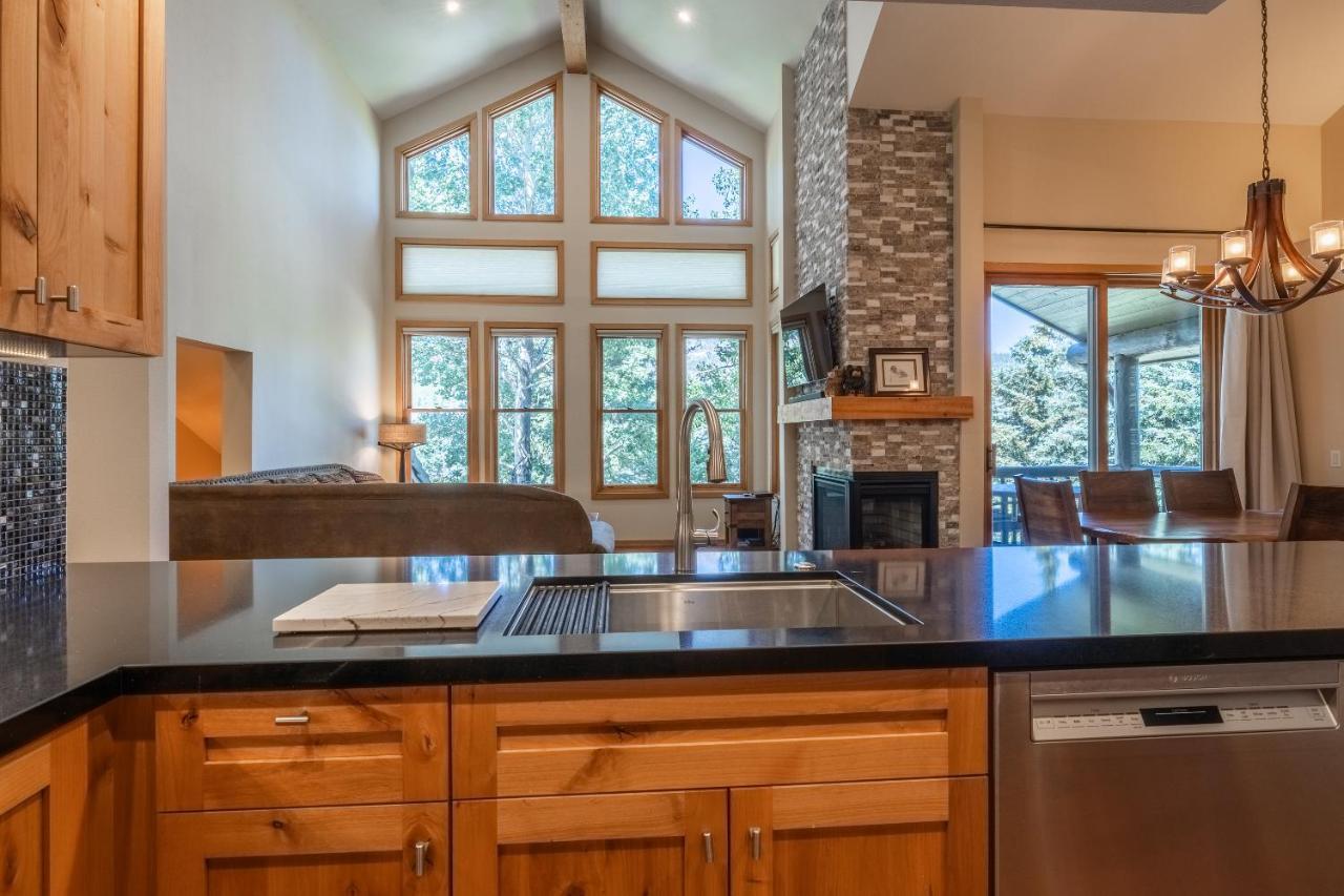 Updated 2 Bedroom Loft 3 Bathroom Snowcreek Phase V #860 Sleeps 6 Mammoth Lakes
