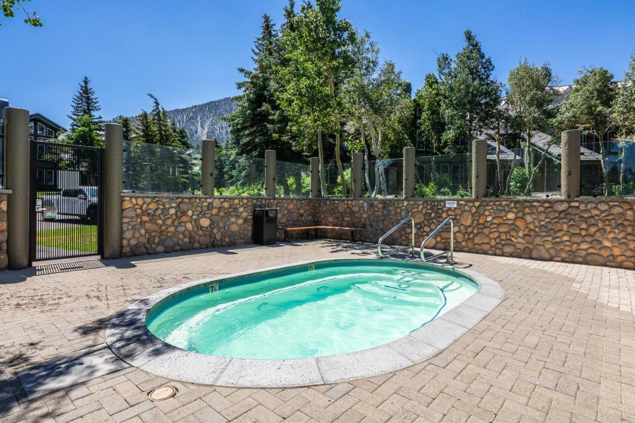 Updated 2 Bedroom Loft 3 Bathroom Snowcreek Phase V #860 Sleeps 6 *