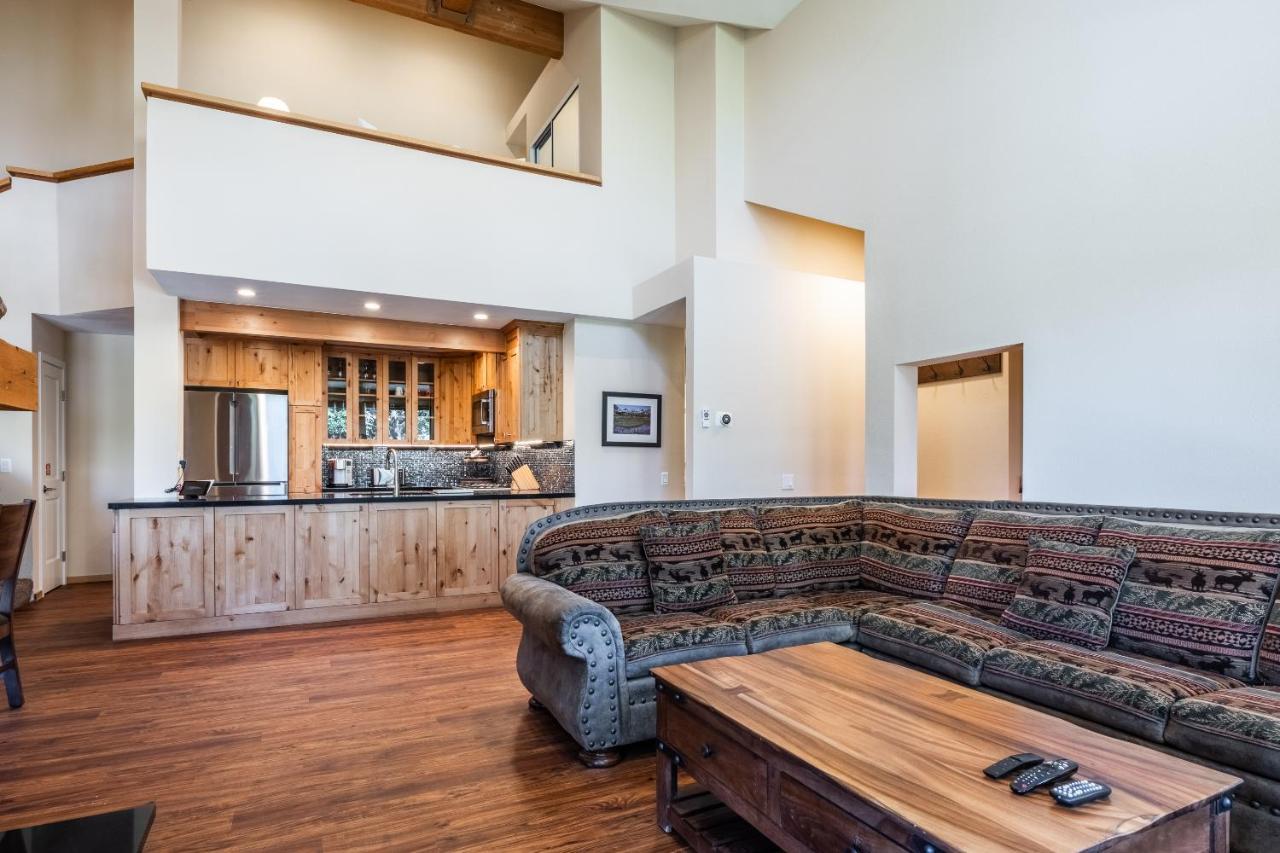 Updated 2 Bedroom Loft 3 Bathroom Snowcreek Phase V #860 Sleeps 6 Mammoth Lakes