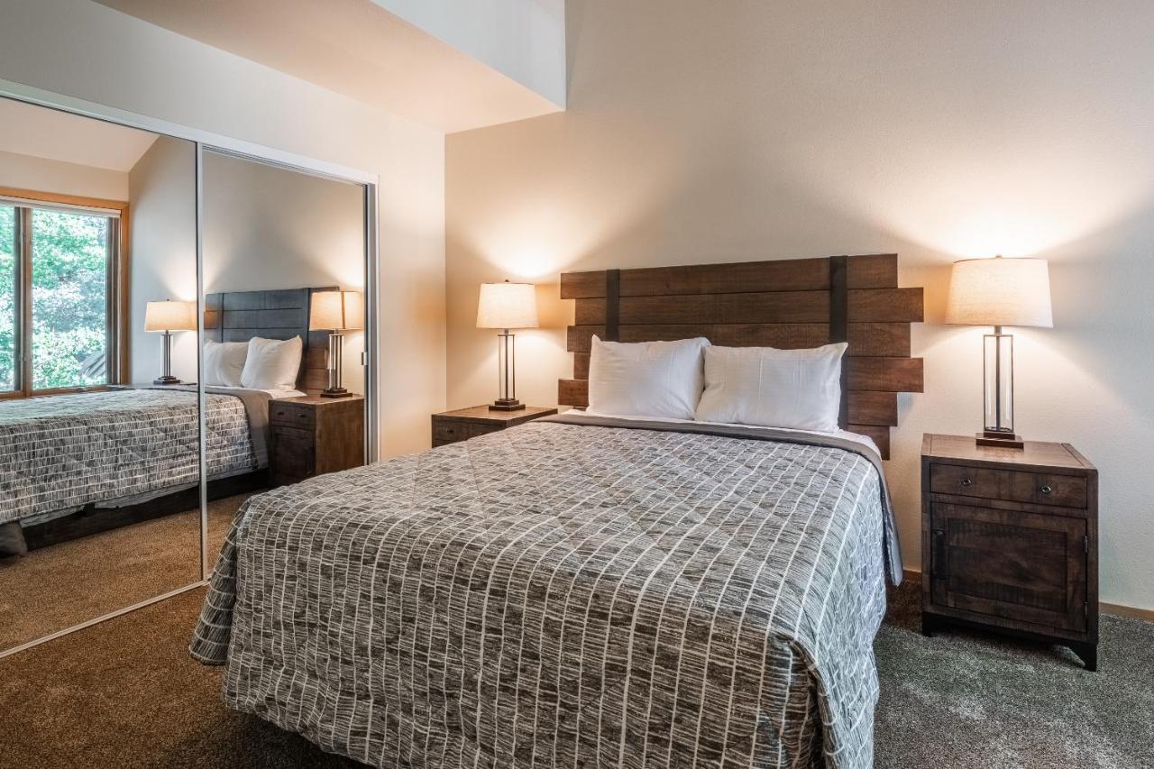 Updated 2 Bedroom Loft 3 Bathroom Snowcreek Phase V #860 Sleeps 6 * Mammoth Lakes